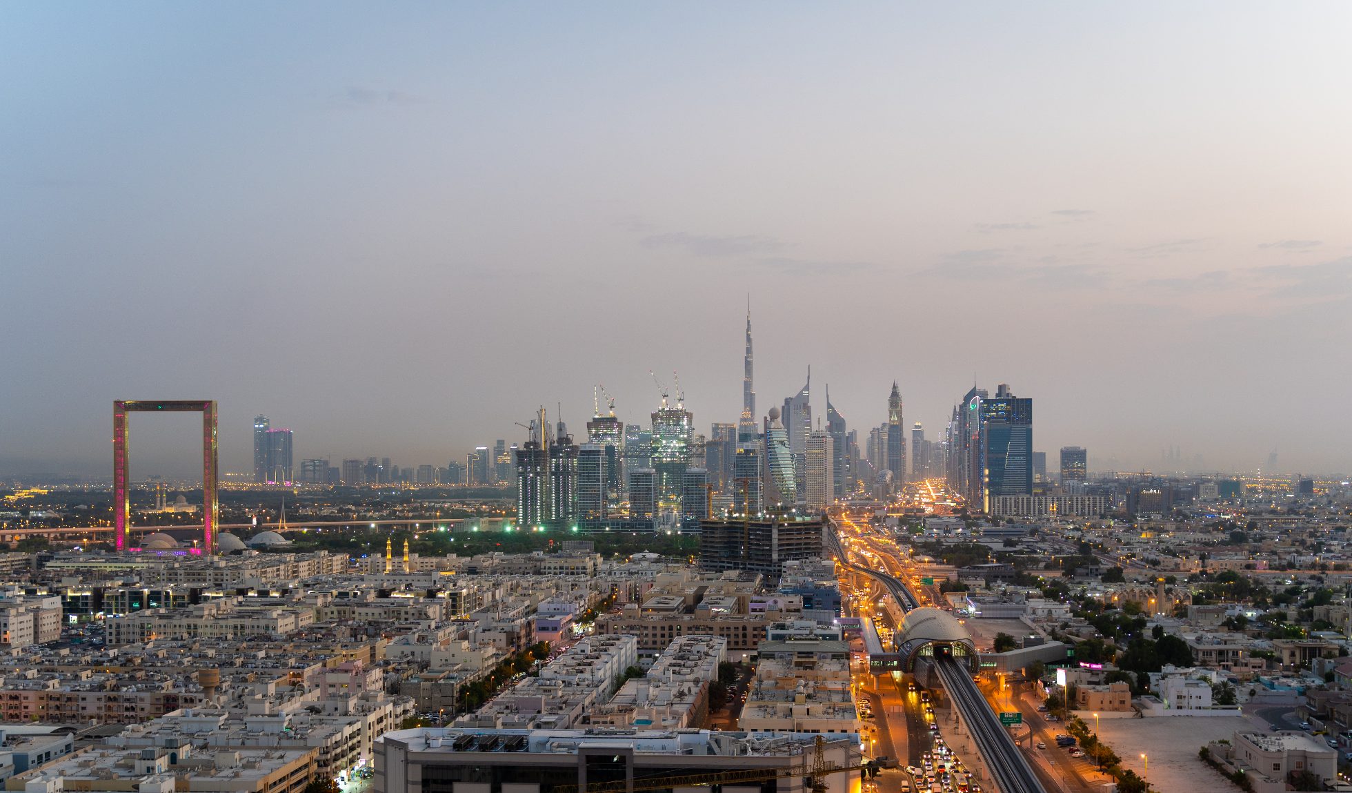 Widok na panoramę Dubaju i Dubai Frame, Dubaj atrakcje